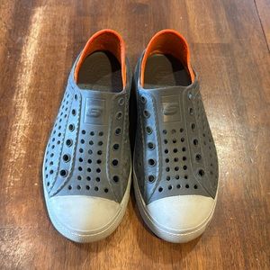 Skechers, gray shoes size 2 big kid
